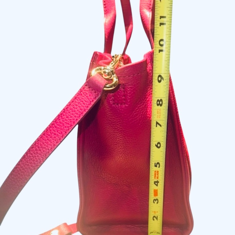 Marc Jacob’s THE LEATHER MEDIUM TOTE BAG in Lipstick Pink - Picture 10 of 16